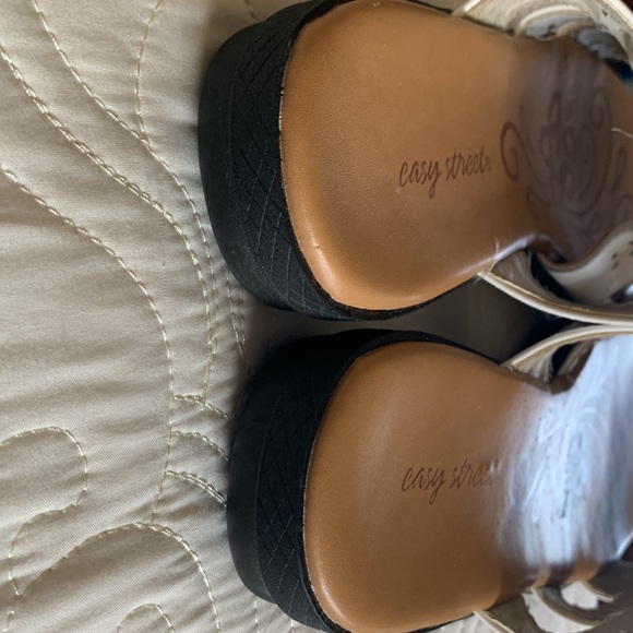 Easy Street Women’s Jeweled Slip On Sandals Size 11W EUC - Picture 4 of 6